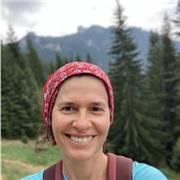 Muy entregada. Mis ex-alumnos dicen que explico con claridad y seguridad. Hago trabajar a los alumnos respetando sus límites.